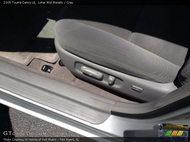 Lunar Mist Metallic / Gray 2005 Toyota Camry LE