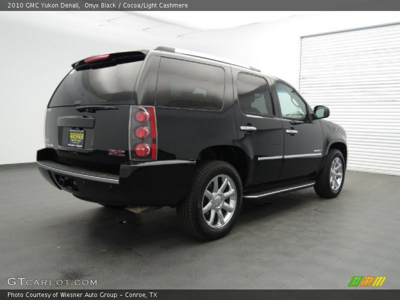 Onyx Black / Cocoa/Light Cashmere 2010 GMC Yukon Denali