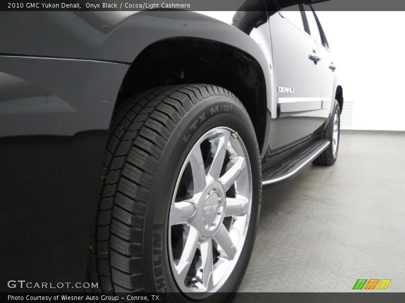 Onyx Black / Cocoa/Light Cashmere 2010 GMC Yukon Denali