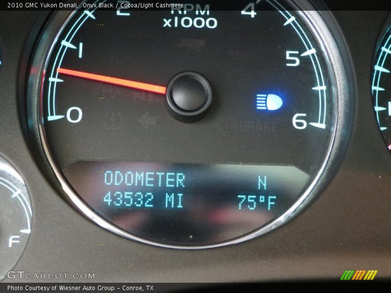 Onyx Black / Cocoa/Light Cashmere 2010 GMC Yukon Denali