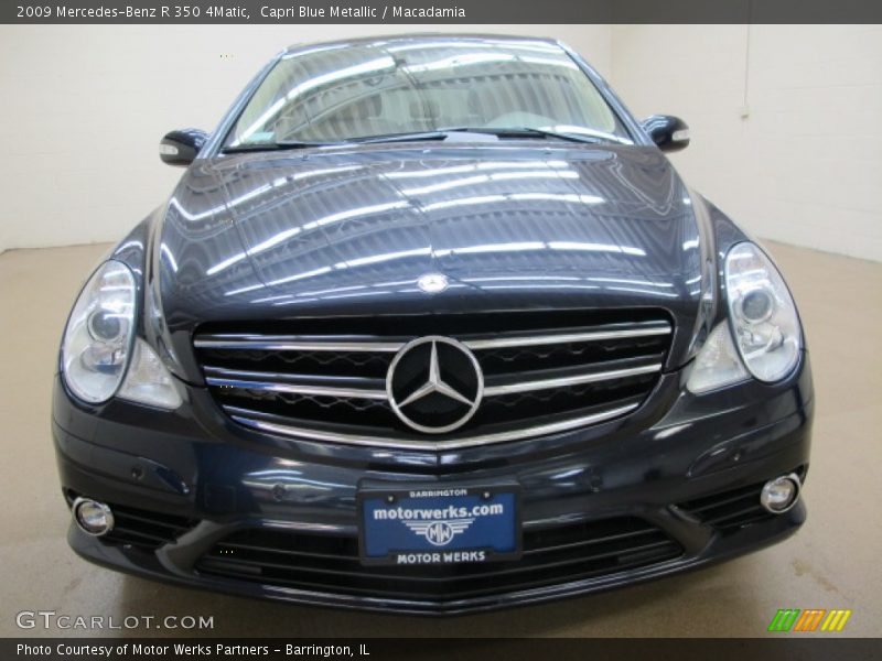 Capri Blue Metallic / Macadamia 2009 Mercedes-Benz R 350 4Matic