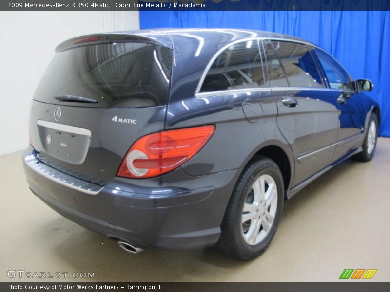 Capri Blue Metallic / Macadamia 2009 Mercedes-Benz R 350 4Matic