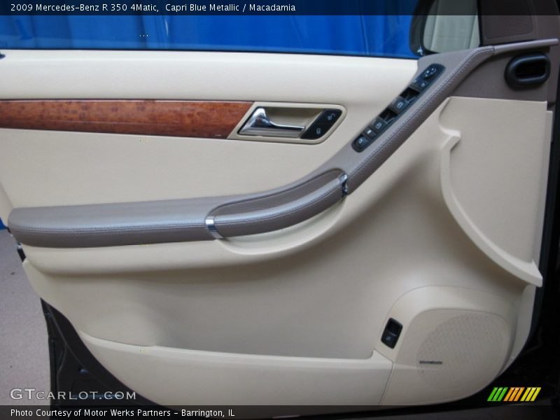 Capri Blue Metallic / Macadamia 2009 Mercedes-Benz R 350 4Matic