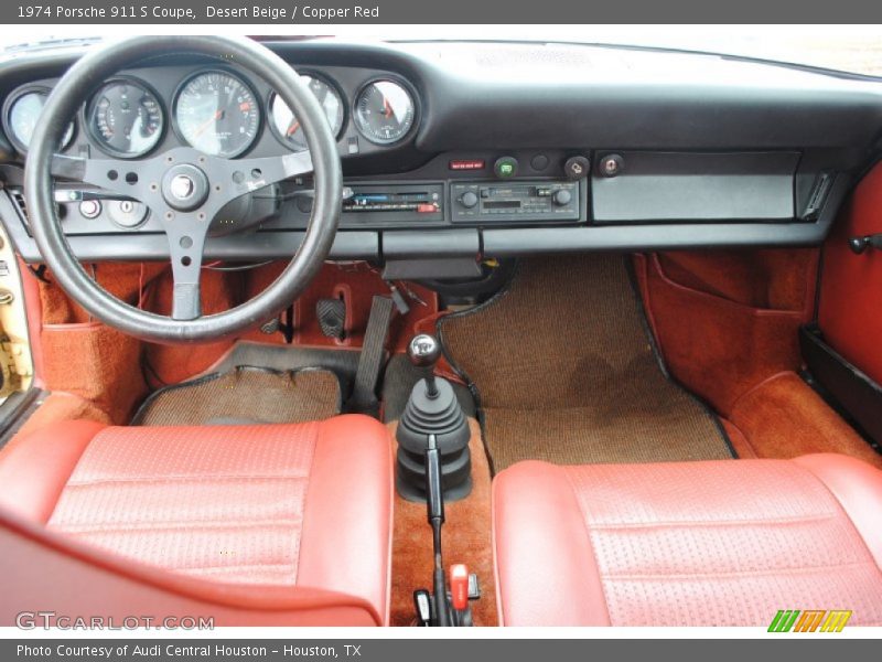 Dashboard of 1974 911 S Coupe