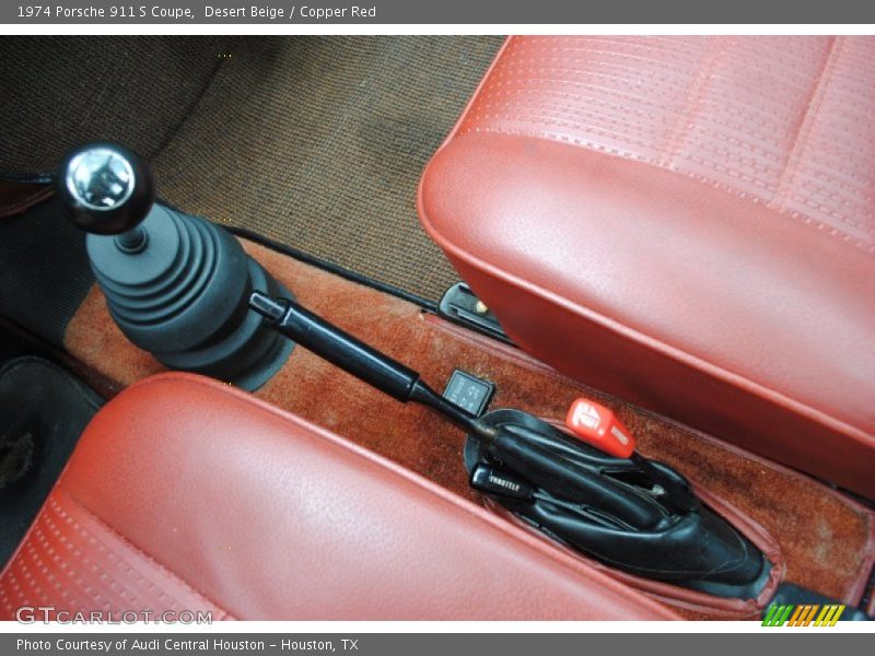Controls of 1974 911 S Coupe