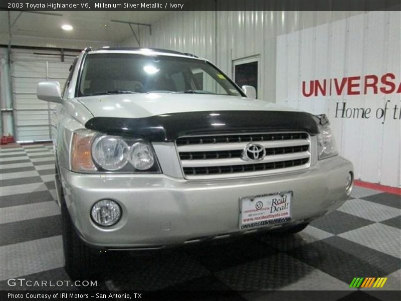 Millenium Silver Metallic / Ivory 2003 Toyota Highlander V6