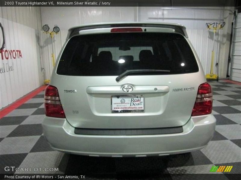 Millenium Silver Metallic / Ivory 2003 Toyota Highlander V6