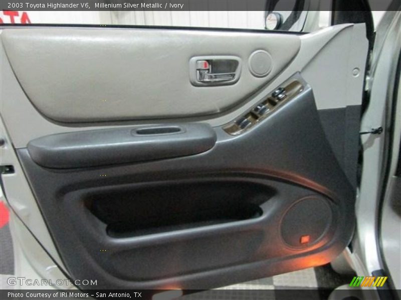 Millenium Silver Metallic / Ivory 2003 Toyota Highlander V6