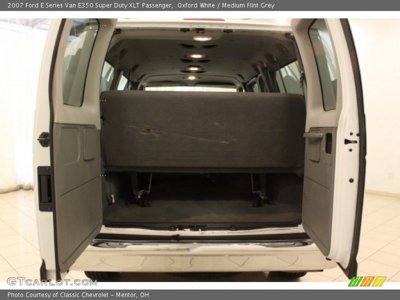  2007 E Series Van E350 Super Duty XLT Passenger Trunk