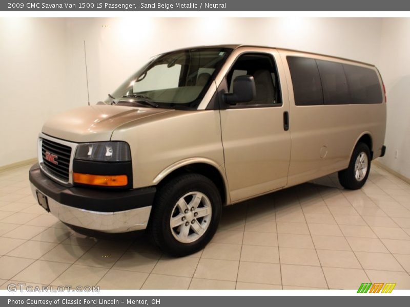 Front 3/4 View of 2009 Savana Van 1500 LS Passenger