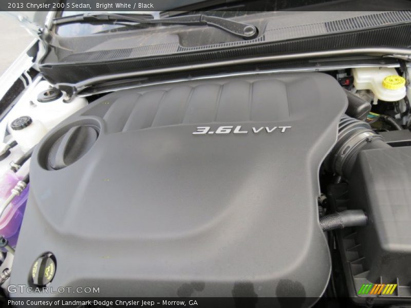 Bright White / Black 2013 Chrysler 200 S Sedan