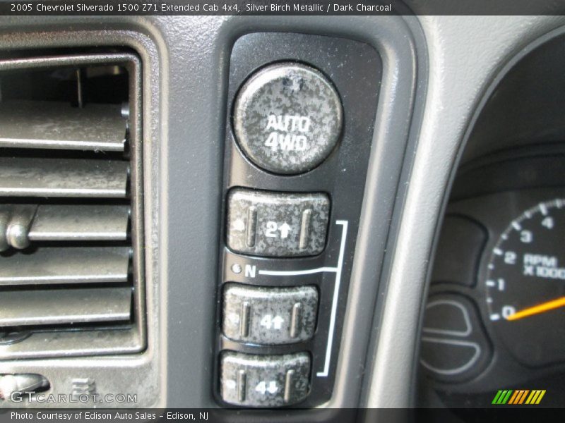Silver Birch Metallic / Dark Charcoal 2005 Chevrolet Silverado 1500 Z71 Extended Cab 4x4