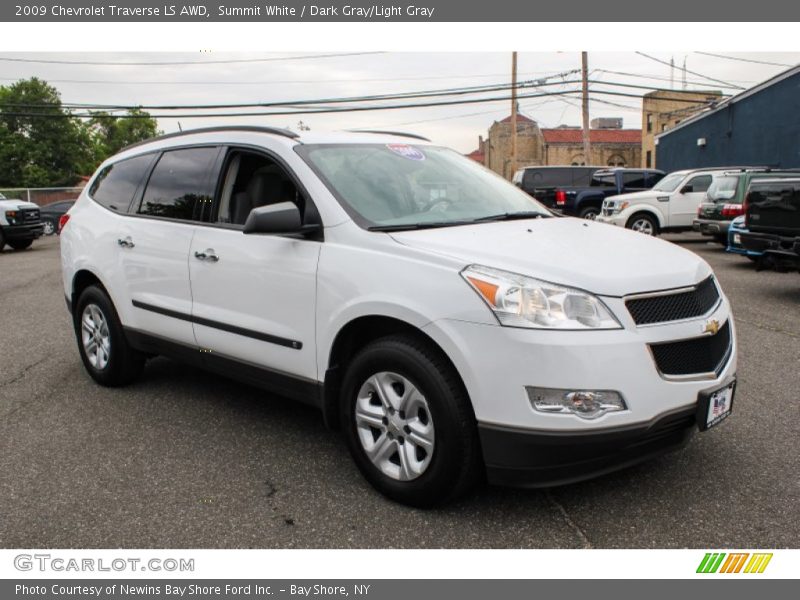 Front 3/4 View of 2009 Traverse LS AWD