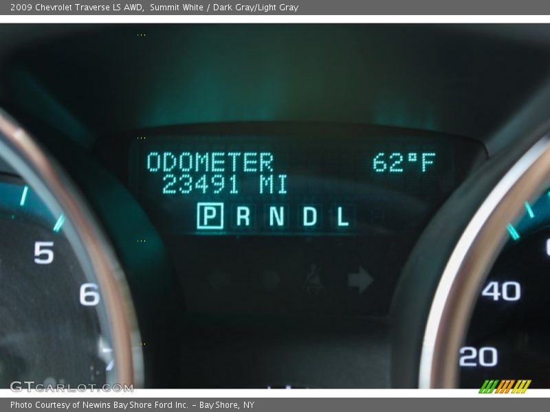 Summit White / Dark Gray/Light Gray 2009 Chevrolet Traverse LS AWD