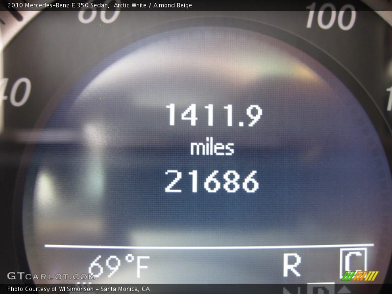Arctic White / Almond Beige 2010 Mercedes-Benz E 350 Sedan
