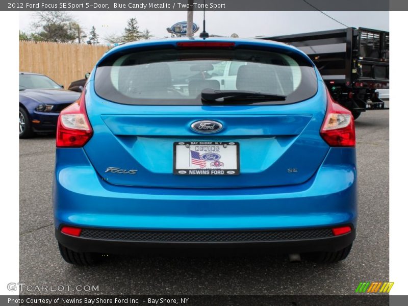 Blue Candy Metallic / Two-Tone Sport 2012 Ford Focus SE Sport 5-Door