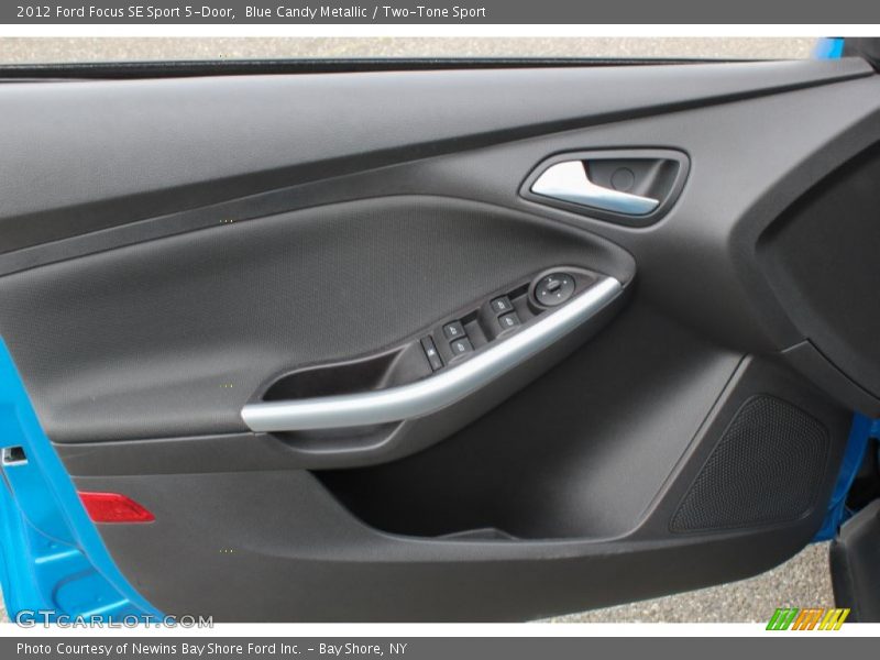 Blue Candy Metallic / Two-Tone Sport 2012 Ford Focus SE Sport 5-Door