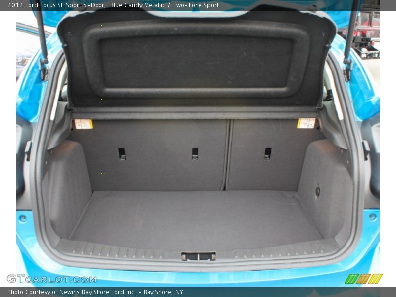  2012 Focus SE Sport 5-Door Trunk