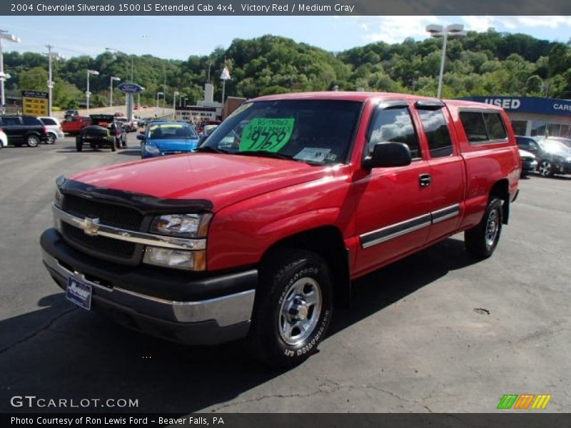 Victory Red / Medium Gray 2004 Chevrolet Silverado 1500 LS Extended Cab 4x4