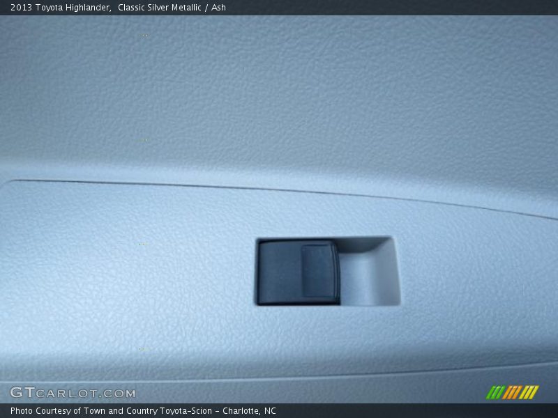 Classic Silver Metallic / Ash 2013 Toyota Highlander