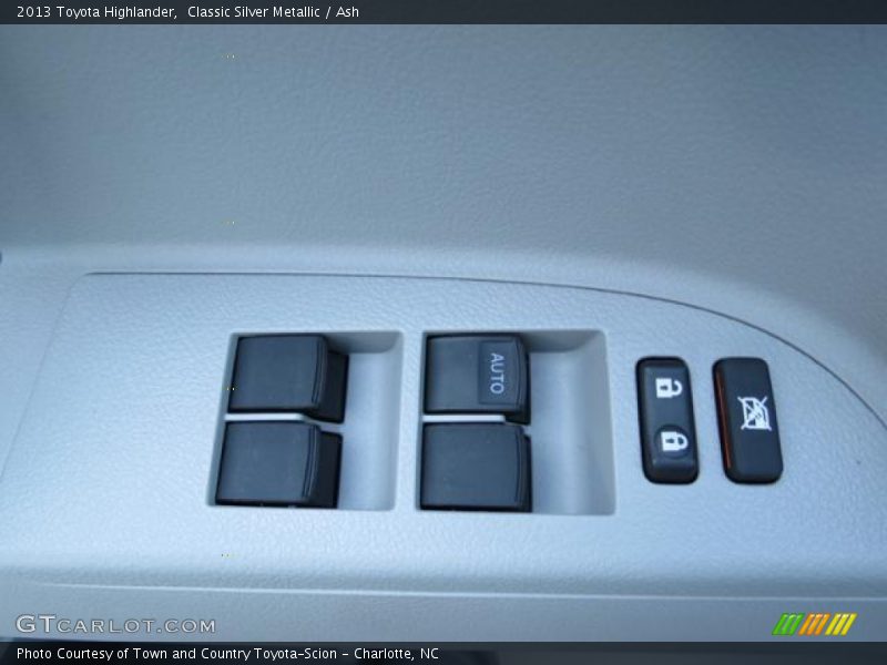 Classic Silver Metallic / Ash 2013 Toyota Highlander
