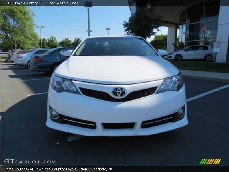 Super White / Black 2012 Toyota Camry SE
