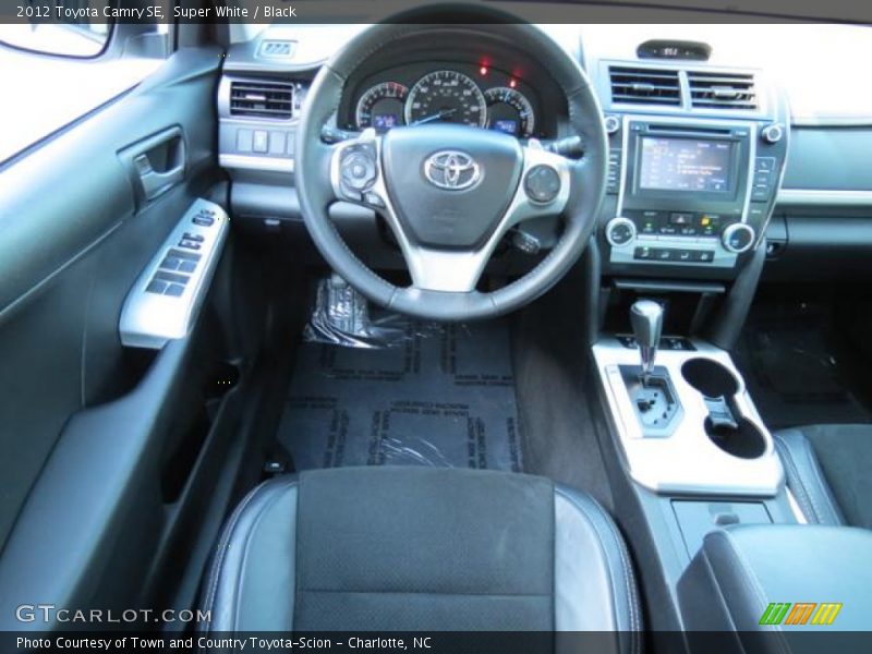 Super White / Black 2012 Toyota Camry SE