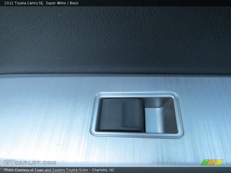 Super White / Black 2012 Toyota Camry SE