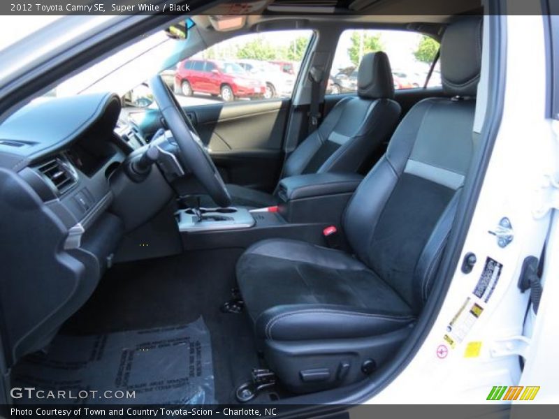 Super White / Black 2012 Toyota Camry SE