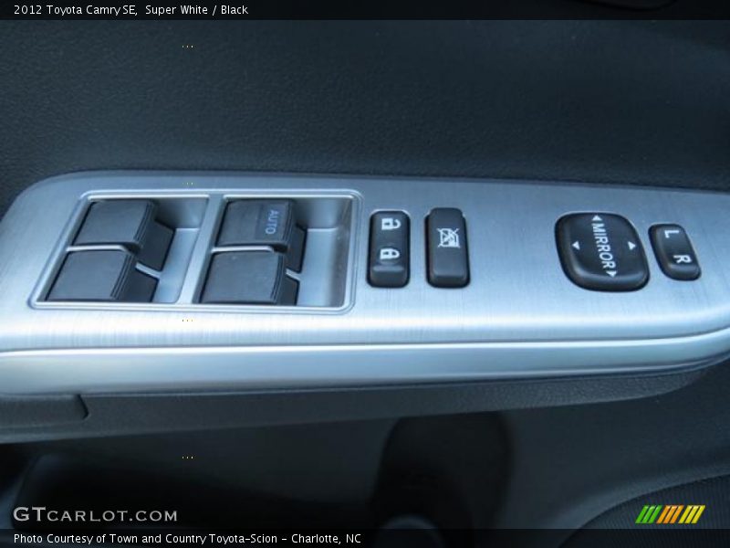 Super White / Black 2012 Toyota Camry SE