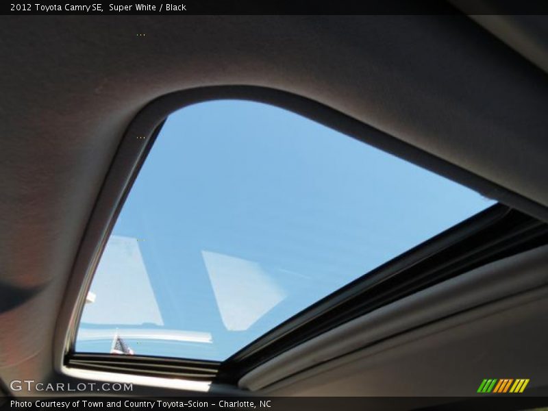Super White / Black 2012 Toyota Camry SE