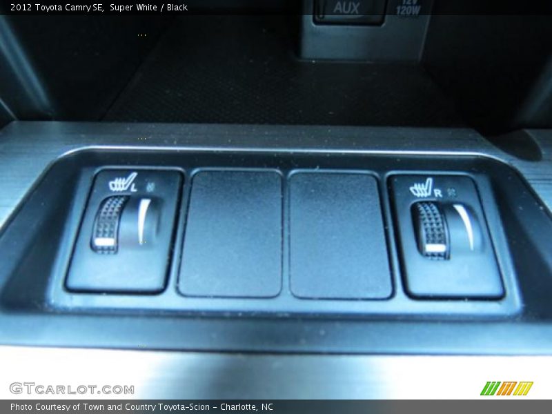 Super White / Black 2012 Toyota Camry SE