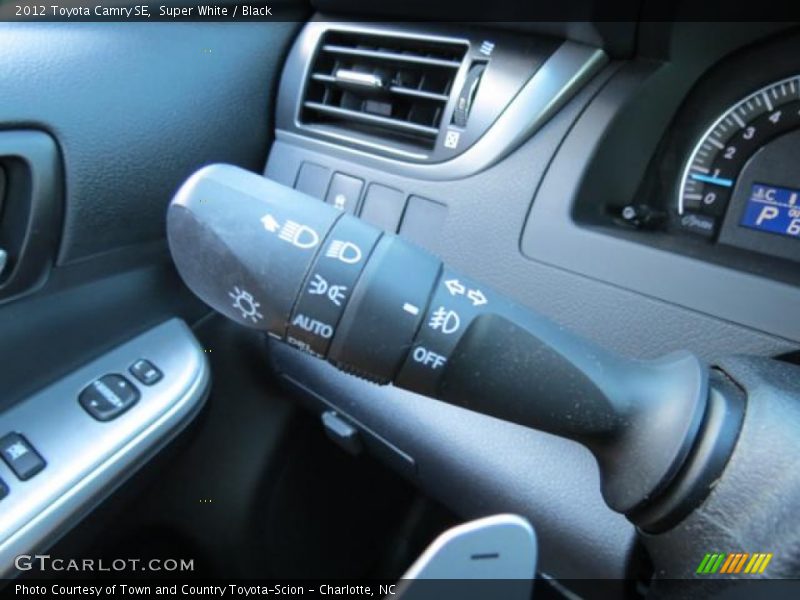 Super White / Black 2012 Toyota Camry SE