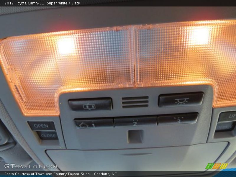 Super White / Black 2012 Toyota Camry SE