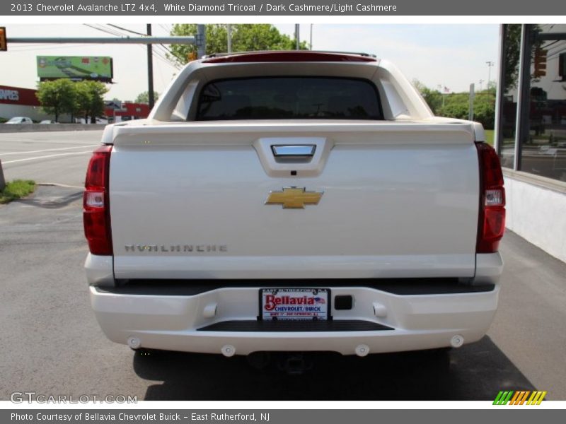 White Diamond Tricoat / Dark Cashmere/Light Cashmere 2013 Chevrolet Avalanche LTZ 4x4