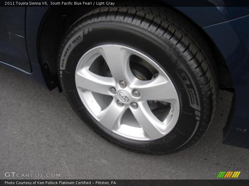 South Pacific Blue Pearl / Light Gray 2011 Toyota Sienna V6