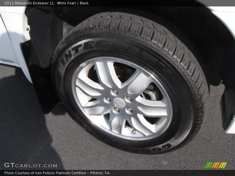 White Pearl / Black 2011 Mitsubishi Endeavor LS