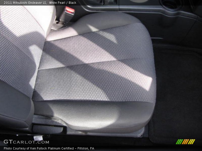 White Pearl / Black 2011 Mitsubishi Endeavor LS