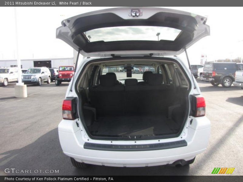 White Pearl / Black 2011 Mitsubishi Endeavor LS
