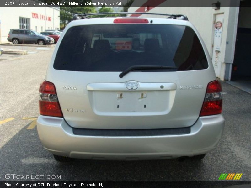 Millenium Silver Metallic / Ash 2004 Toyota Highlander V6 4WD