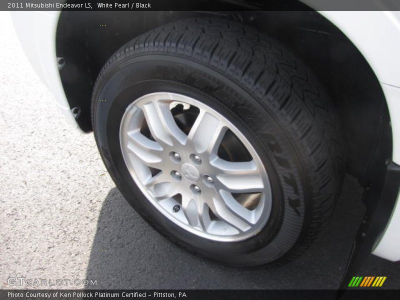 White Pearl / Black 2011 Mitsubishi Endeavor LS