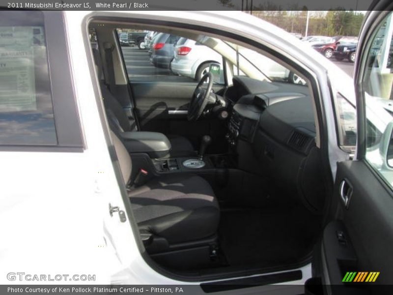 White Pearl / Black 2011 Mitsubishi Endeavor LS