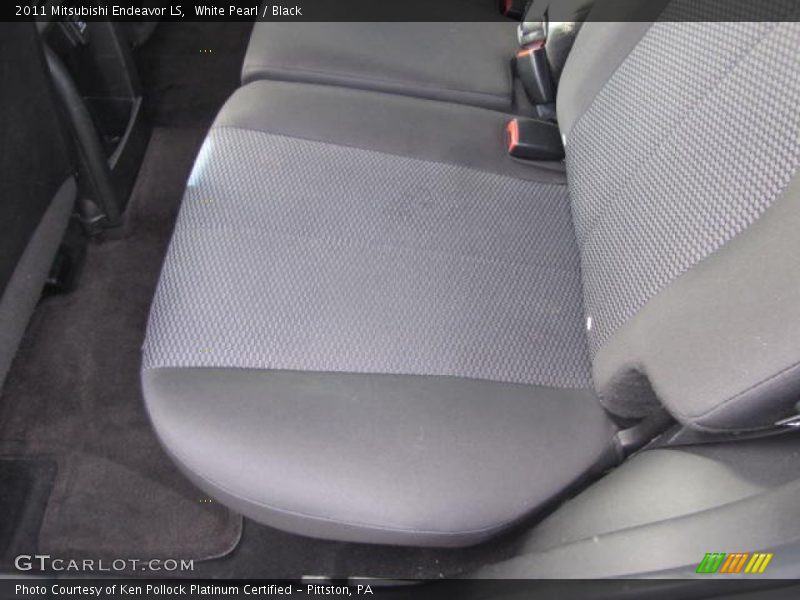 White Pearl / Black 2011 Mitsubishi Endeavor LS