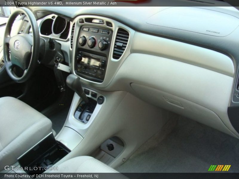 Millenium Silver Metallic / Ash 2004 Toyota Highlander V6 4WD