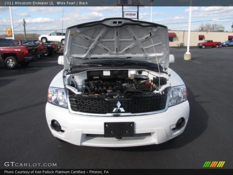White Pearl / Black 2011 Mitsubishi Endeavor LS