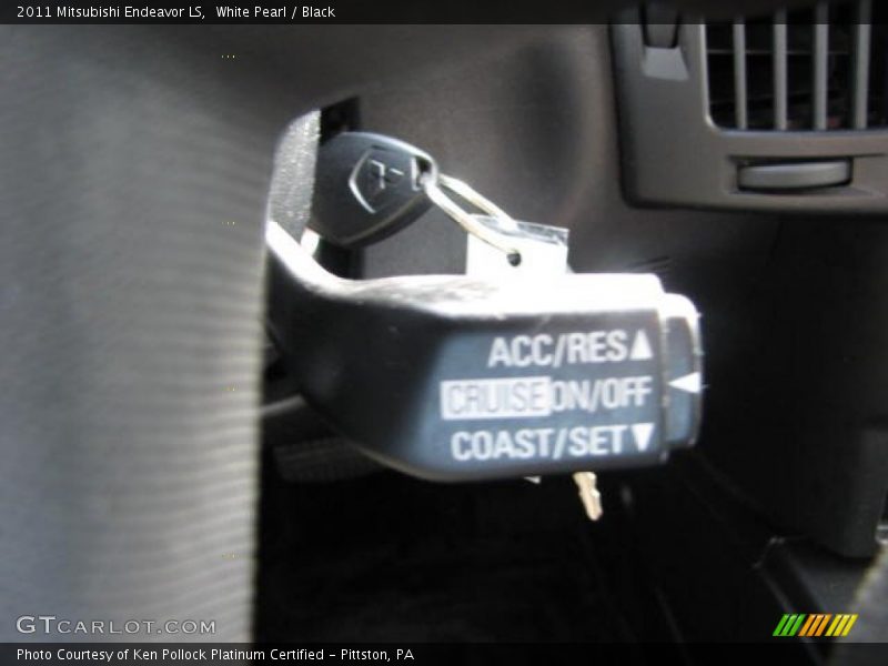 White Pearl / Black 2011 Mitsubishi Endeavor LS