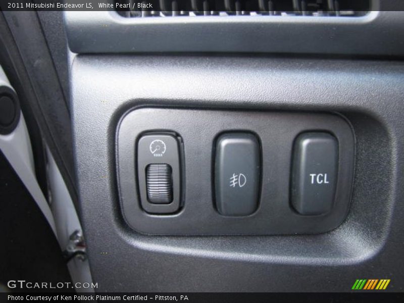 White Pearl / Black 2011 Mitsubishi Endeavor LS