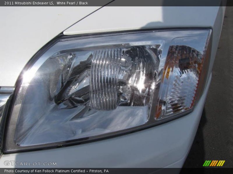 White Pearl / Black 2011 Mitsubishi Endeavor LS