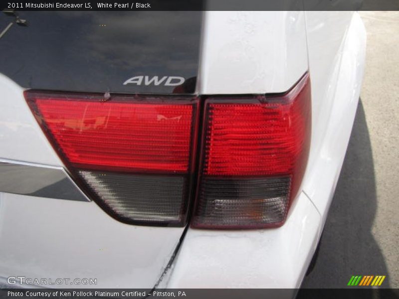 White Pearl / Black 2011 Mitsubishi Endeavor LS