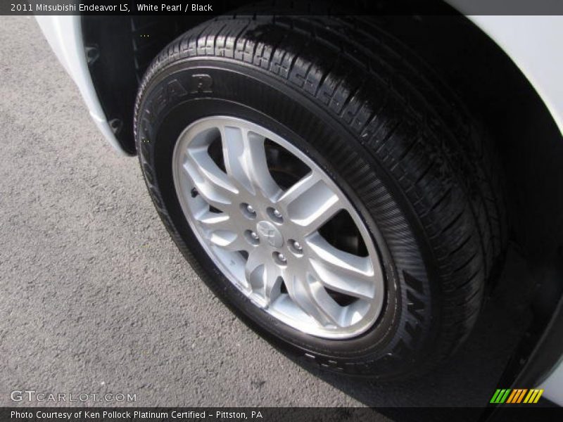 White Pearl / Black 2011 Mitsubishi Endeavor LS